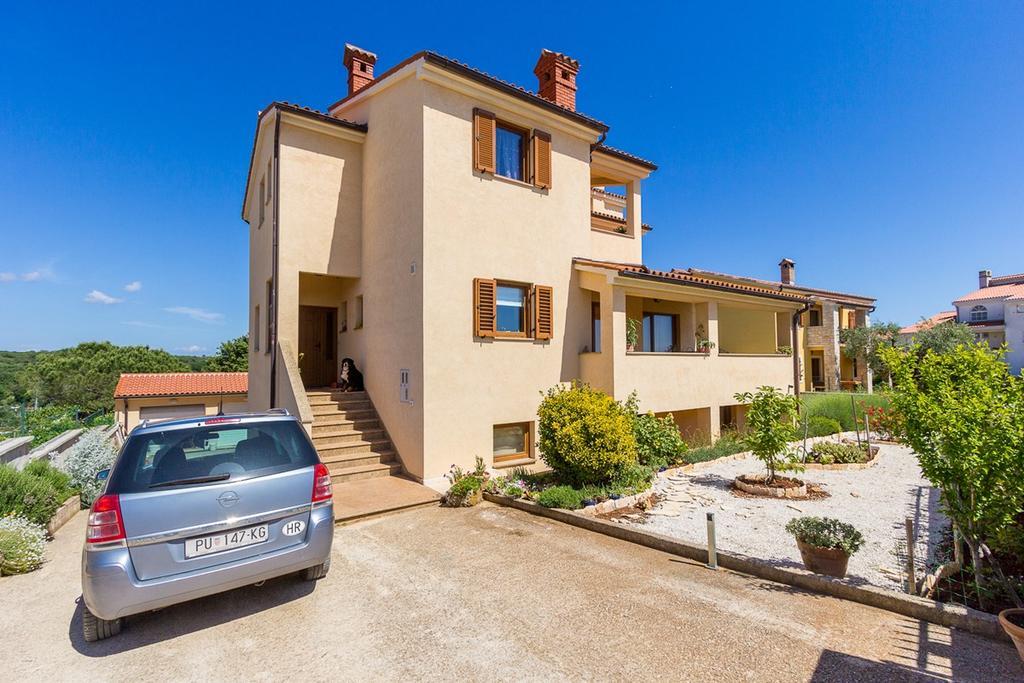 Apartments Buic Vinkuran Buitenkant foto