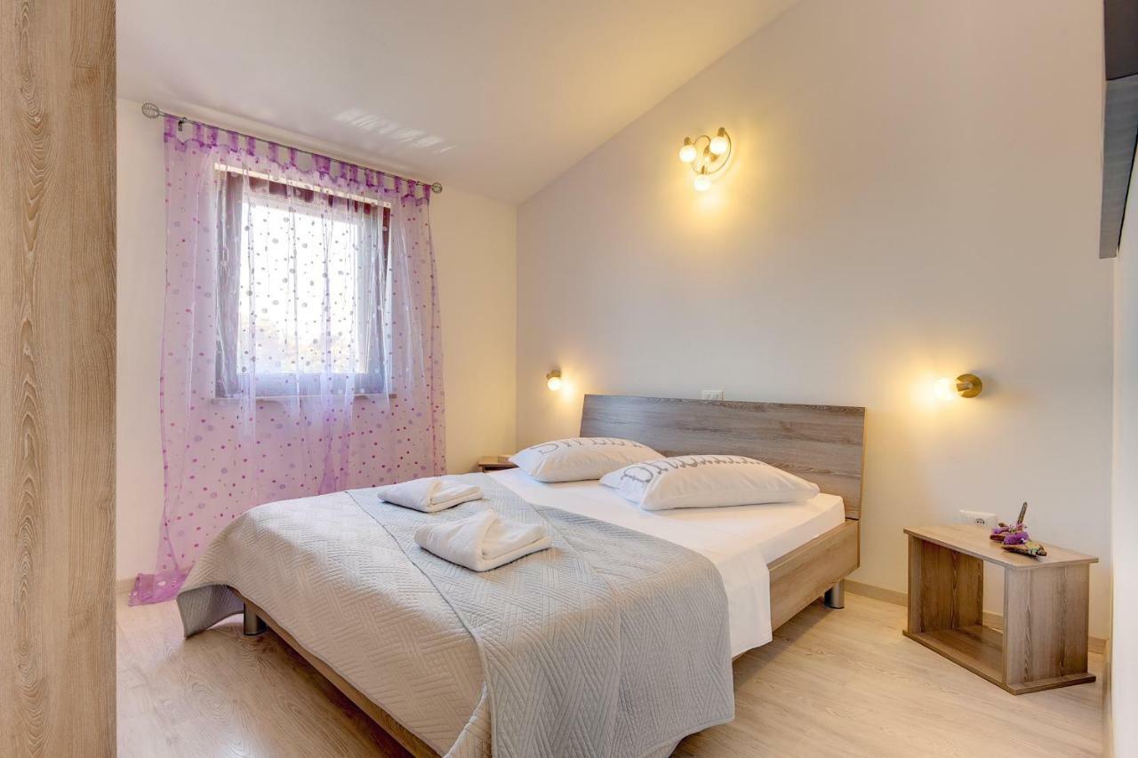 Apartments Buic Vinkuran Buitenkant foto